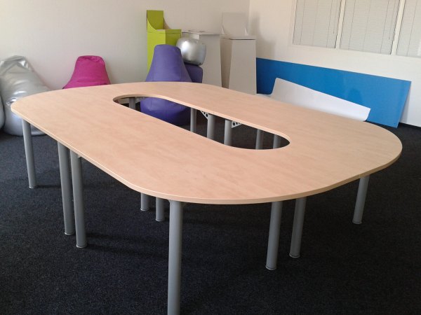 konferenční stůl rozkládací