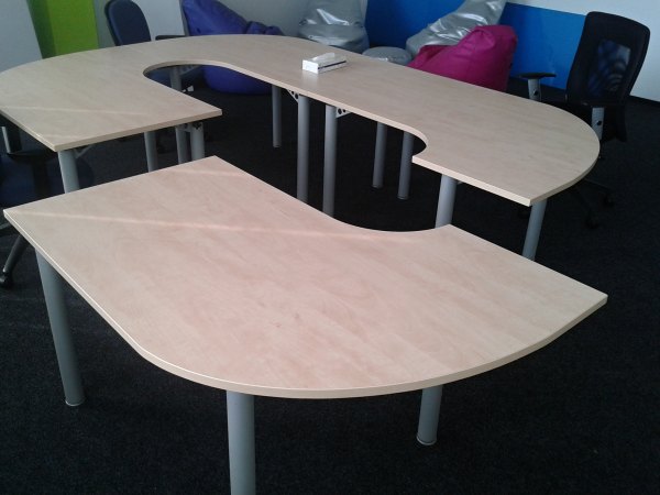 konferenční stůl rozkládací