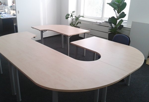 konferenční stůl rozkládací
