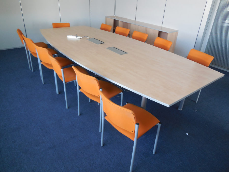 Jednací stůl - bazar nábytku QO.cz