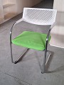 Židle VITRA Visavis zelená, s demontovatelným sklopným stolkem